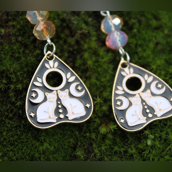 😺 Ouji kitty shiny dangle earrings - Picture 5 of 6